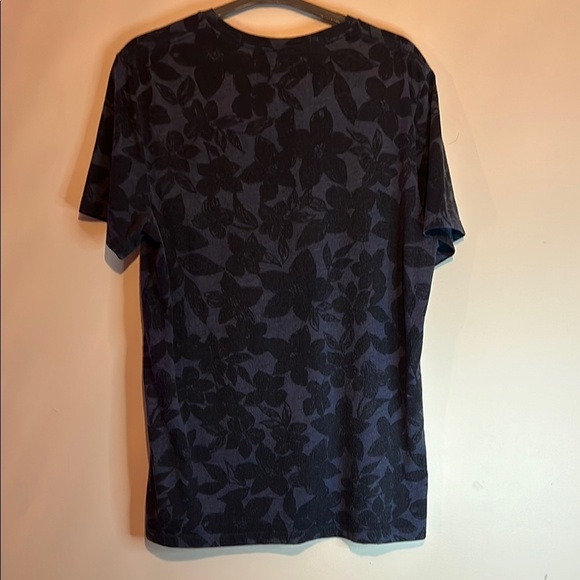 Old Navy Blue and Black Short Sleeve Tee with Geometric Pattern - Picture 3 of 12